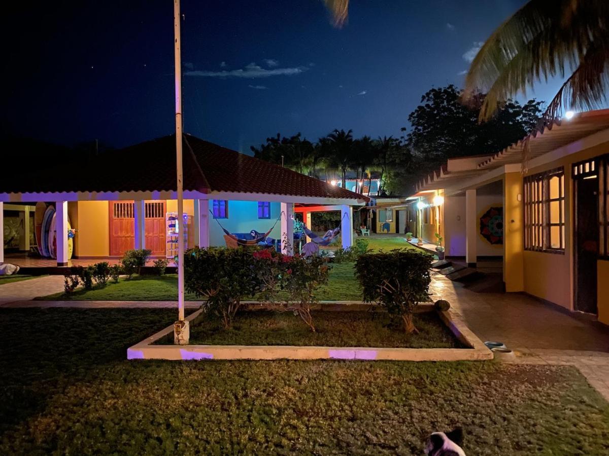 Solid Surf Camp Hostel Nicaragua Transito 外观 照片