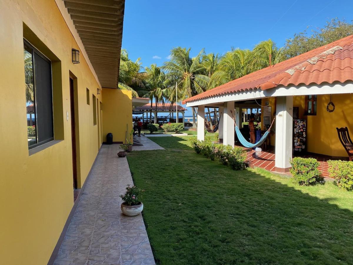 Solid Surf Camp Hostel Nicaragua Transito 外观 照片