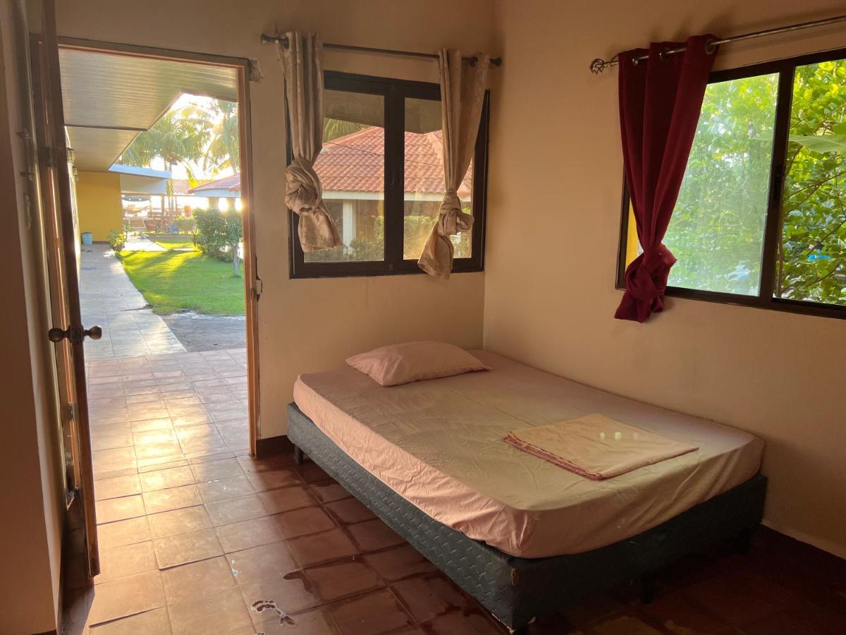 Solid Surf Camp Hostel Nicaragua Transito 外观 照片